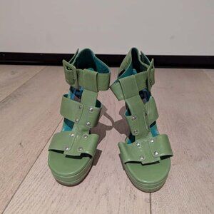 Claude Bernard Platform Leather Sandals Avocado Green Size 6, NWOT